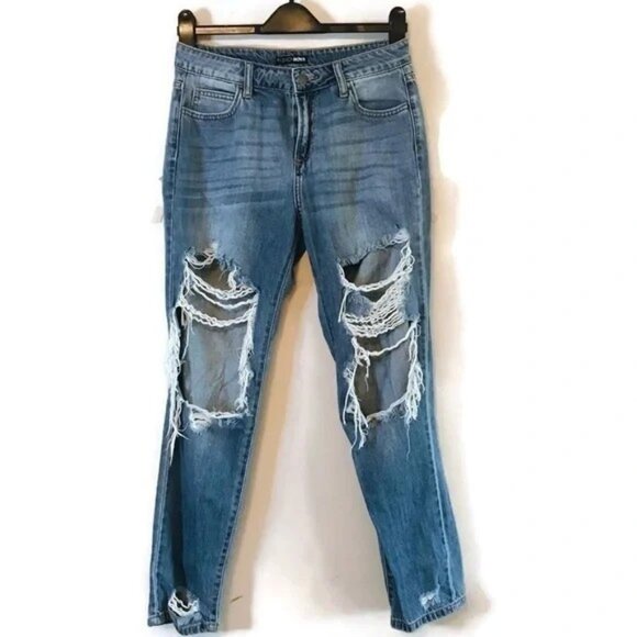 Fashion Nova Destroyed Relaxed Fit Boyfriend jeans Women’s size 0 25 distressed - Picture 1 of 2